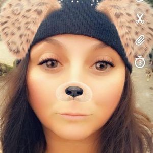 Meet your Posher, Nicole-ange